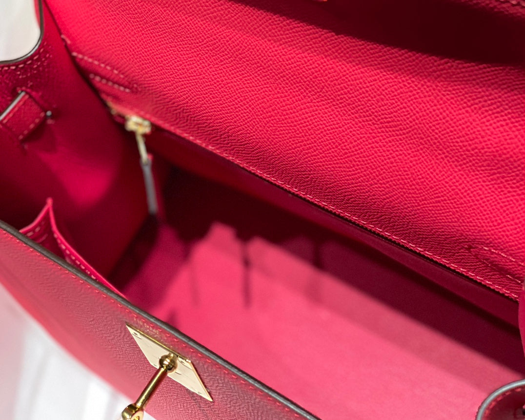 KELLY 28CM IN ROSE TYRIEN SWIFT CALFSKIN GOLD HARDWARE