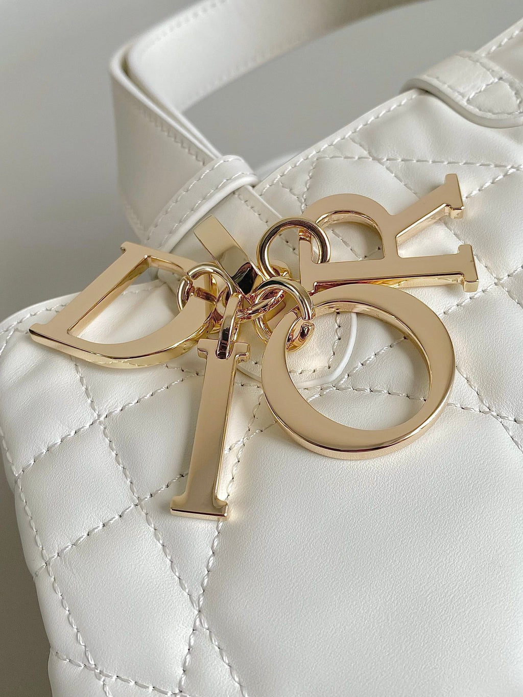 TOUJOURS 28 BAG IN MILK WHITE LAMBSKIN