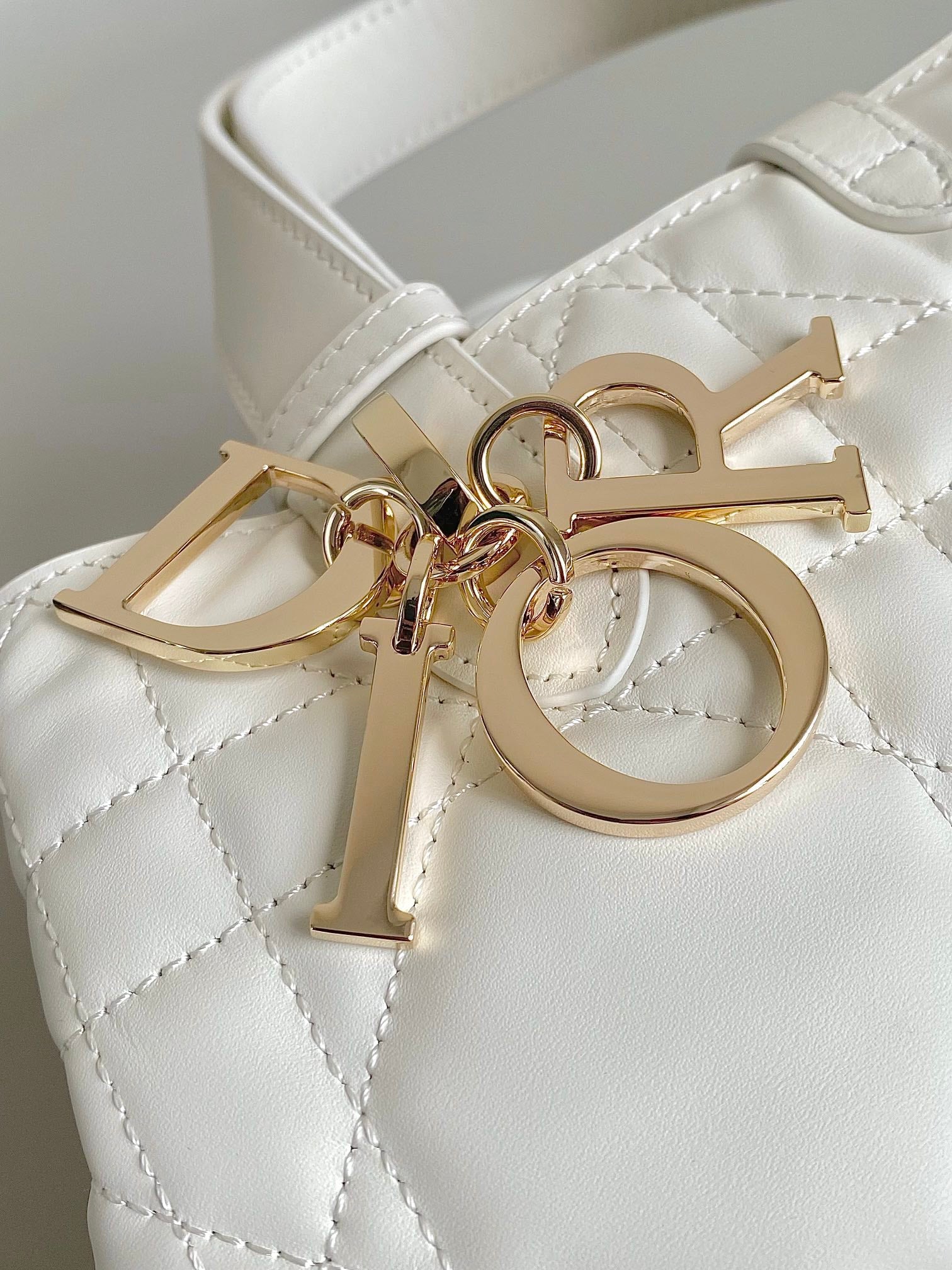 TOUJOURS 28 BAG IN MILK WHITE LAMBSKIN