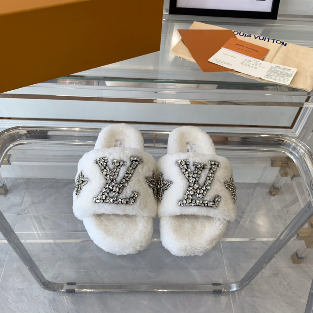 LV WOMEN'S PASEO FLAT SLIPPER IN WHITE FLEECE