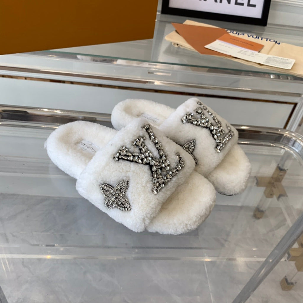 LV WOMEN'S PASEO FLAT SLIPPER IN WHITE FLEECE
