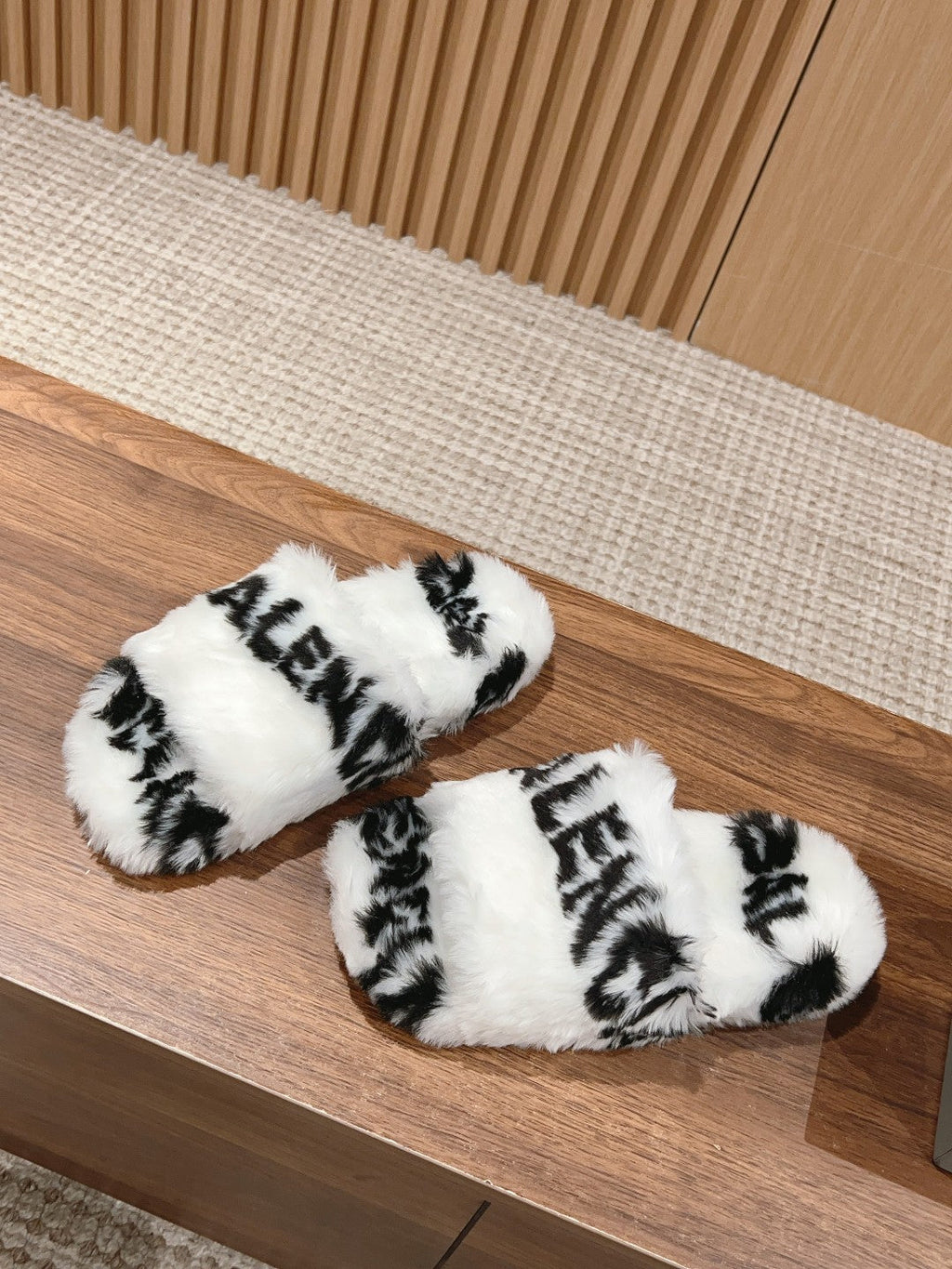 LAMB WOOL SLIPPER WHITE MIX BLACK