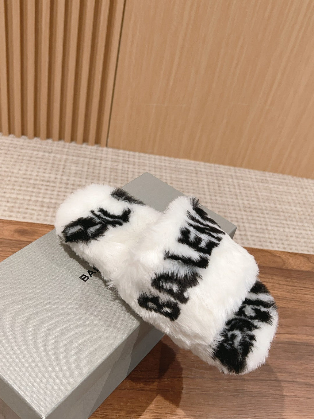 LAMB WOOL SLIPPER WHITE MIX BLACK