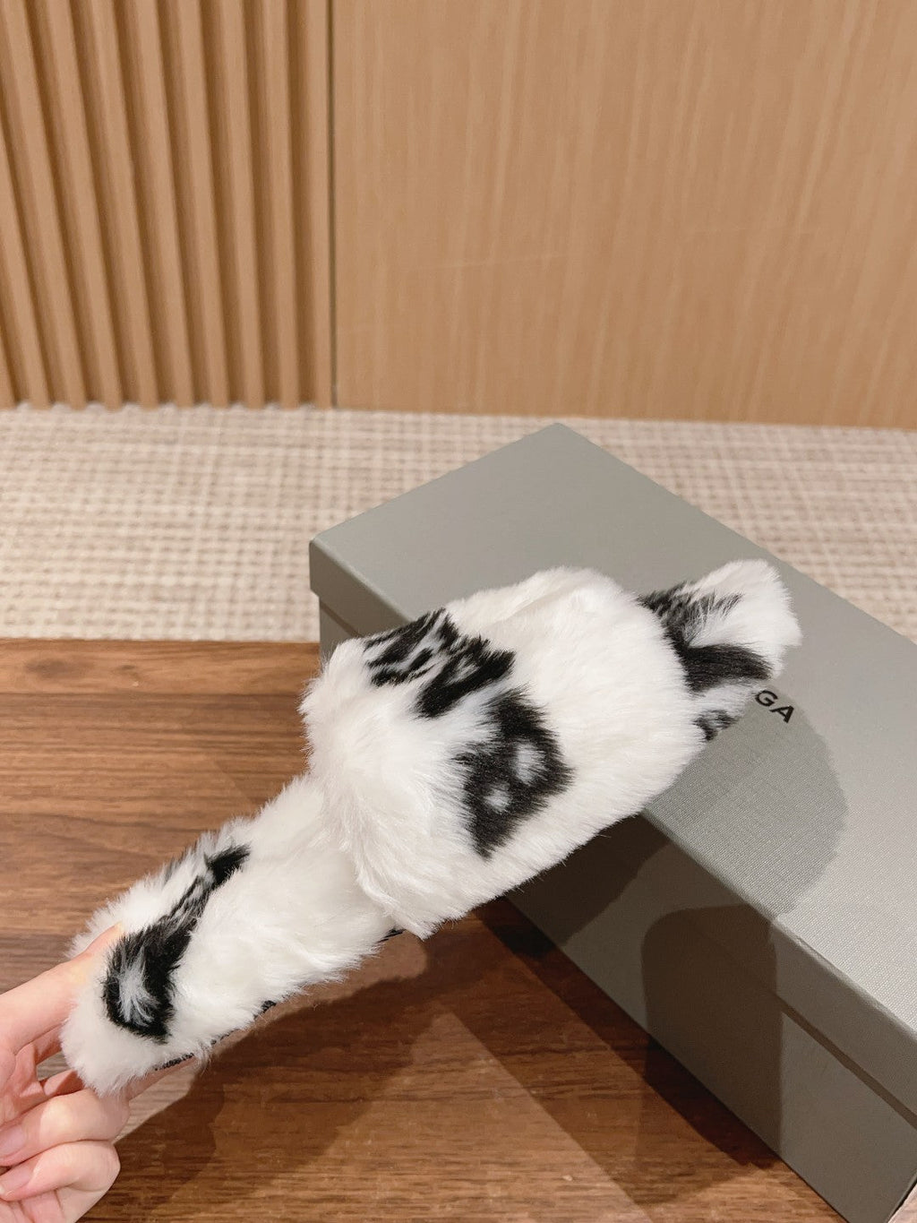 LAMB WOOL SLIPPER WHITE MIX BLACK