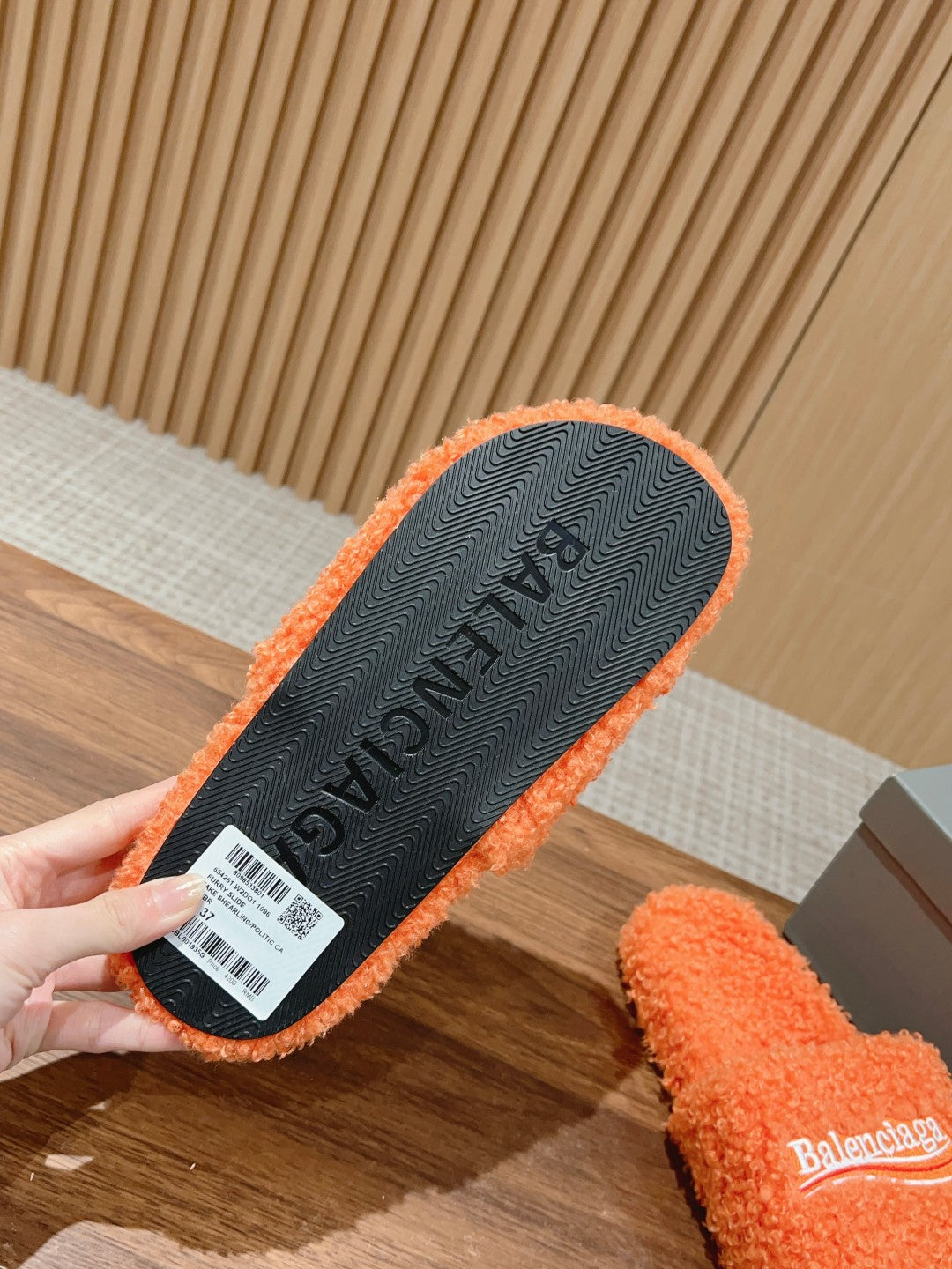 FURRY SLIDES IN ORANGE CURLY SHEARLING