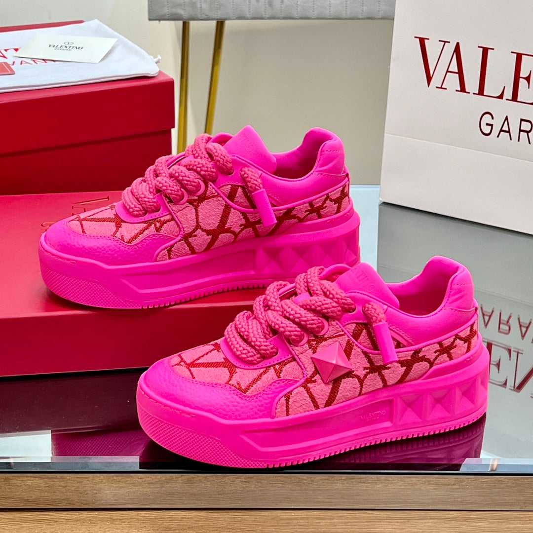 VALENTINO 25S GARAVANI ONE STUD XL PLATFORM SNEAKERS IN PINK LAMBSKIN AND FABRIC