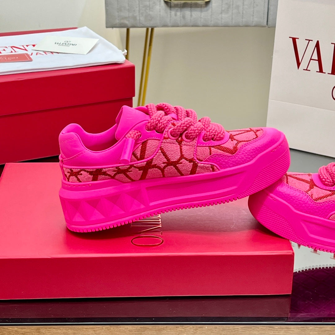 VALENTINO 25S GARAVANI ONE STUD XL PLATFORM SNEAKERS IN PINK LAMBSKIN AND FABRIC