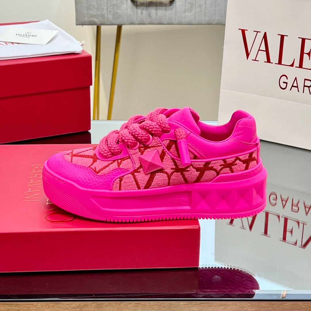 VALENTINO 25S GARAVANI ONE STUD XL PLATFORM SNEAKERS IN PINK LAMBSKIN AND FABRIC