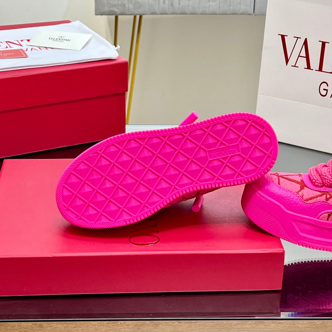VALENTINO 25S GARAVANI ONE STUD XL PLATFORM SNEAKERS IN PINK LAMBSKIN AND FABRIC