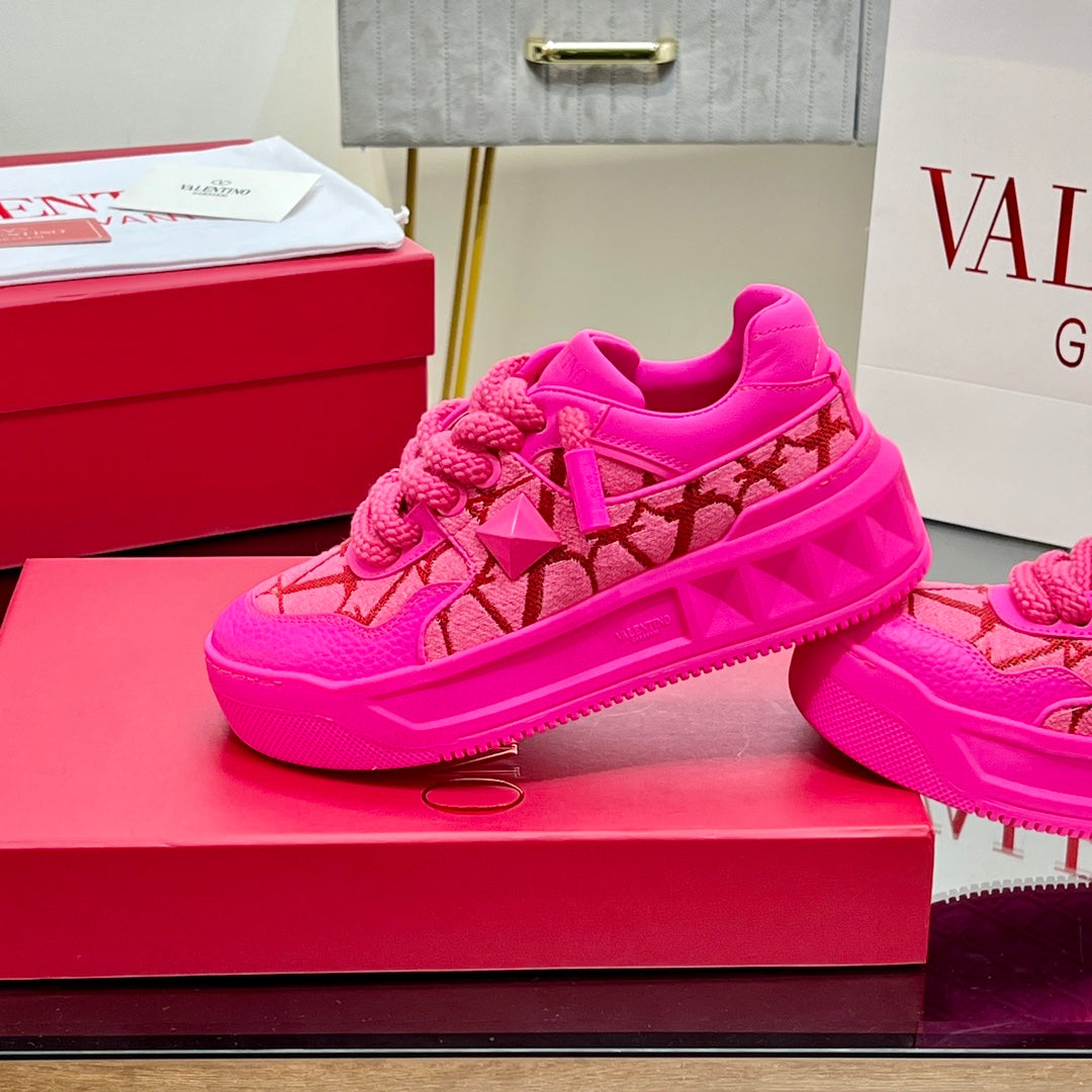 VALENTINO 25S GARAVANI ONE STUD XL PLATFORM SNEAKERS IN PINK LAMBSKIN AND FABRIC