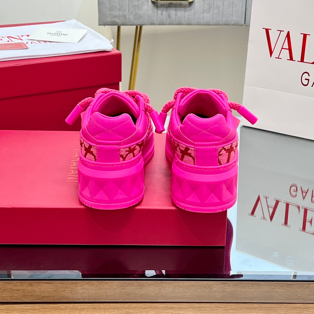 VALENTINO 25S GARAVANI ONE STUD XL PLATFORM SNEAKERS IN PINK LAMBSKIN AND FABRIC