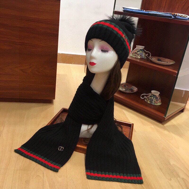 SET SCARF AND HAT IN BLACK WOOL AND CASHMERE 945027