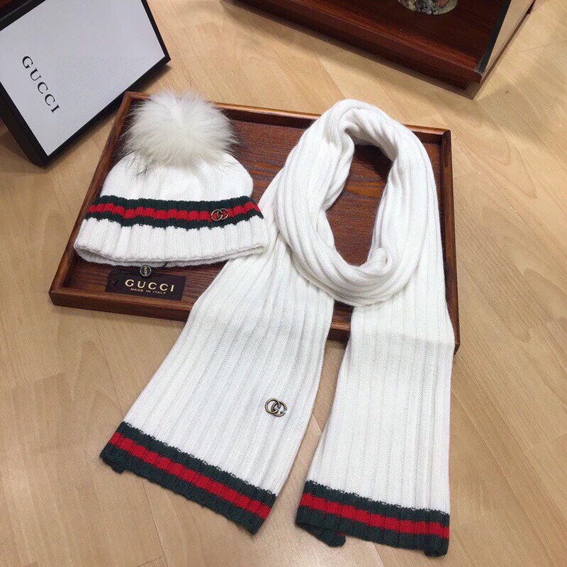 SET SCARF AND HAT IN WHITE WOOL AND CASHMERE 945028