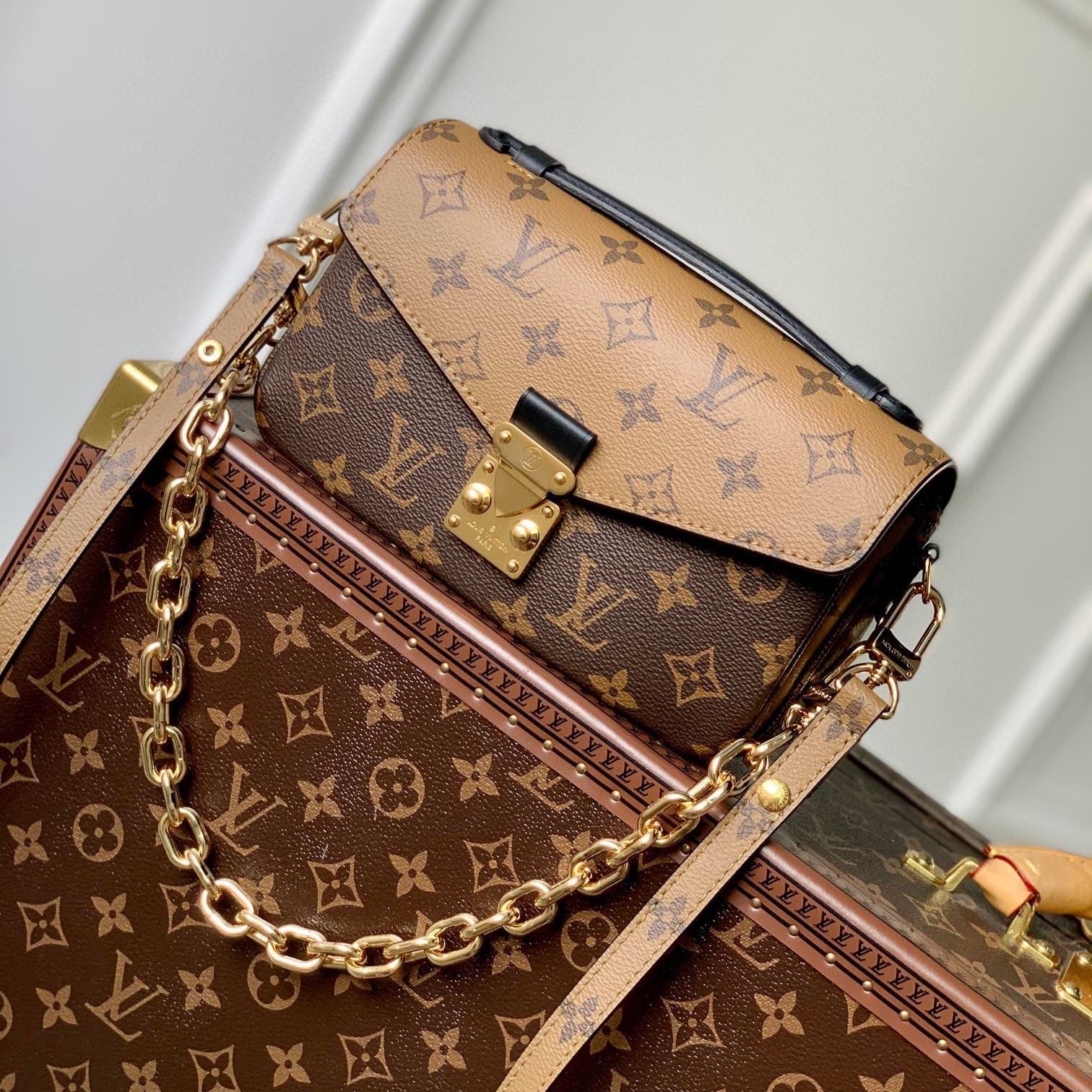 POCHETTE MÉTIS EAST WEST 21.5 IN BROWN MONOGRAM COATED CANVAS AND CALFSKIN