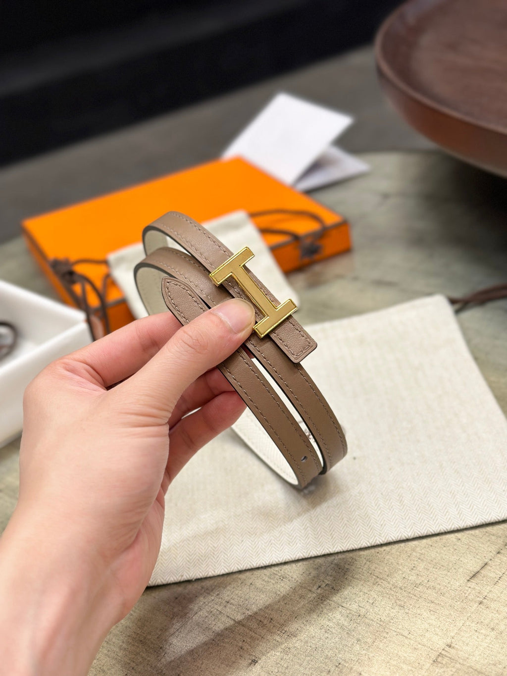 HM FOCUS BUCKLE & REVERSIBLE PEANUT BROWN AND WHITE LEATHER STRAP 13MM GOLD HARDWARE