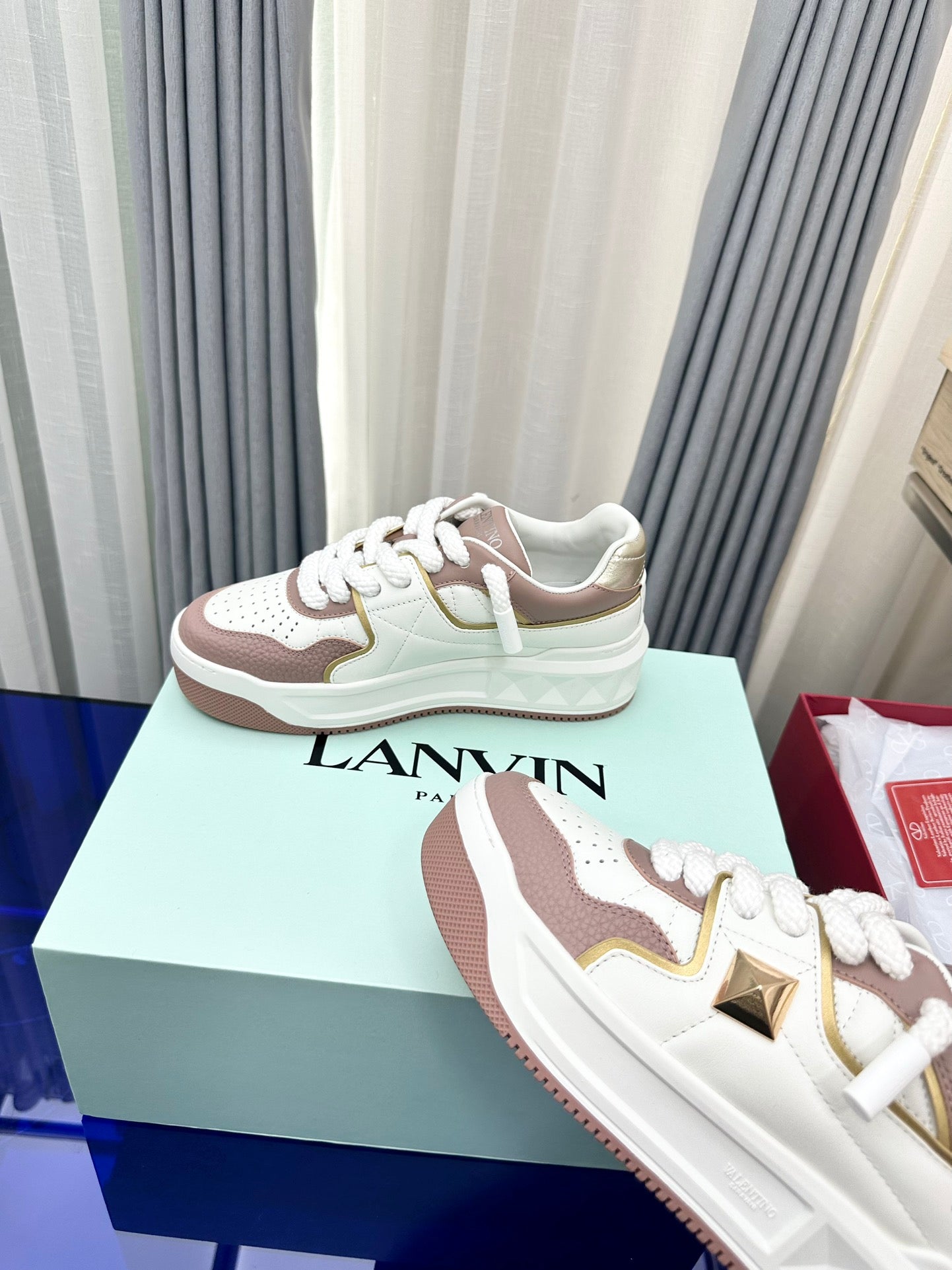 One Stud Garavani Rose Cannelle White One Stud XL Sneakers