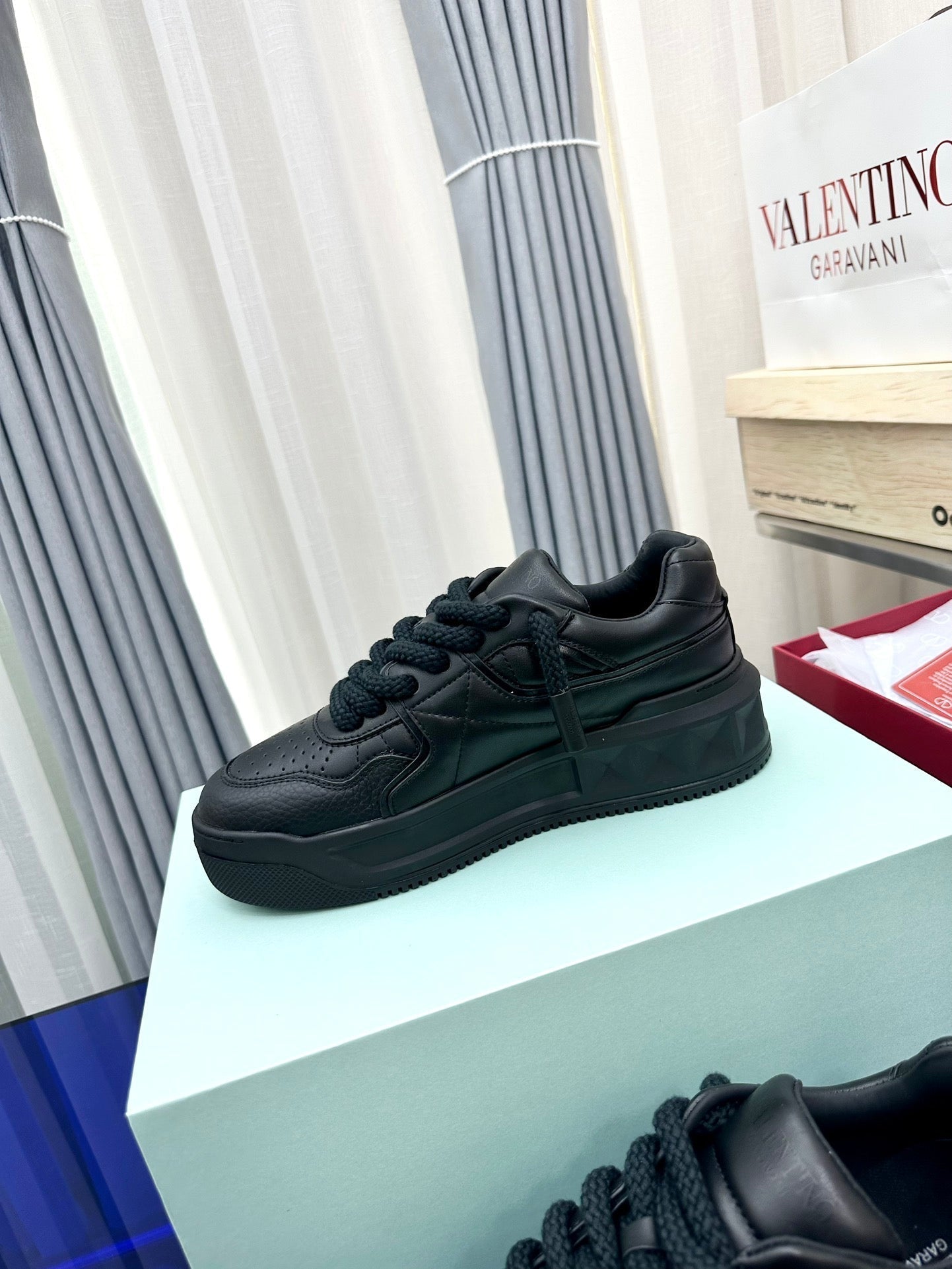 One Stud Garavani Black One Stud XL Sneakers