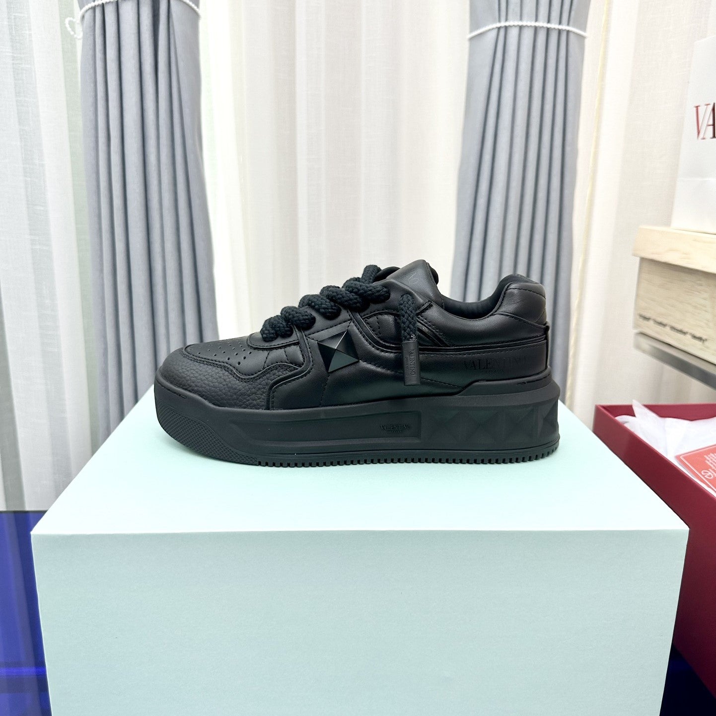 One Stud Garavani Black One Stud XL Sneakers