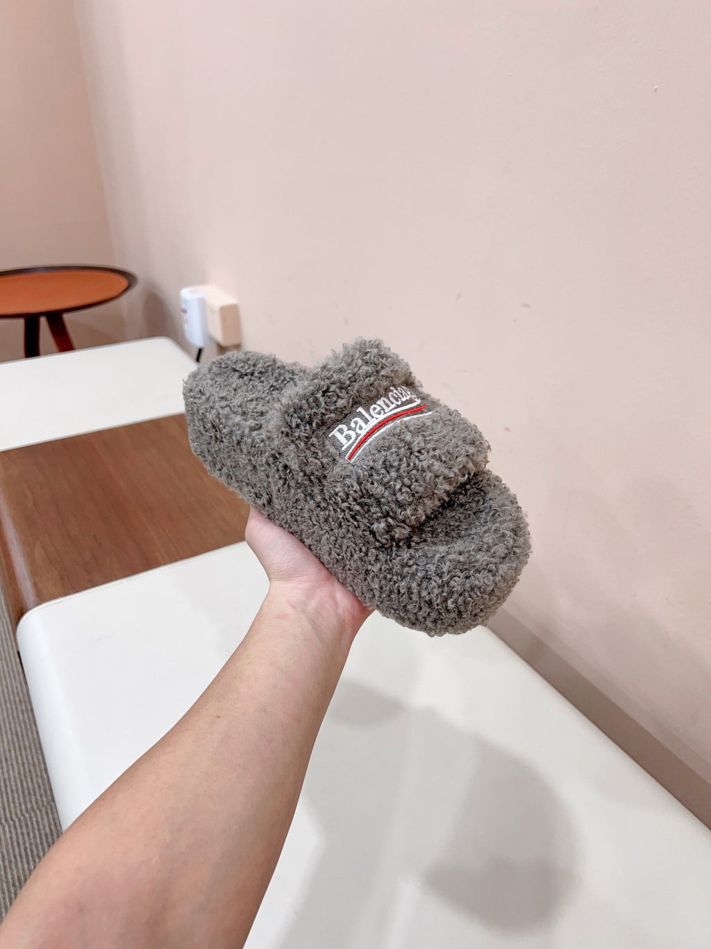 THICK-SOLED SLIPPERS IN GRAY WOOL