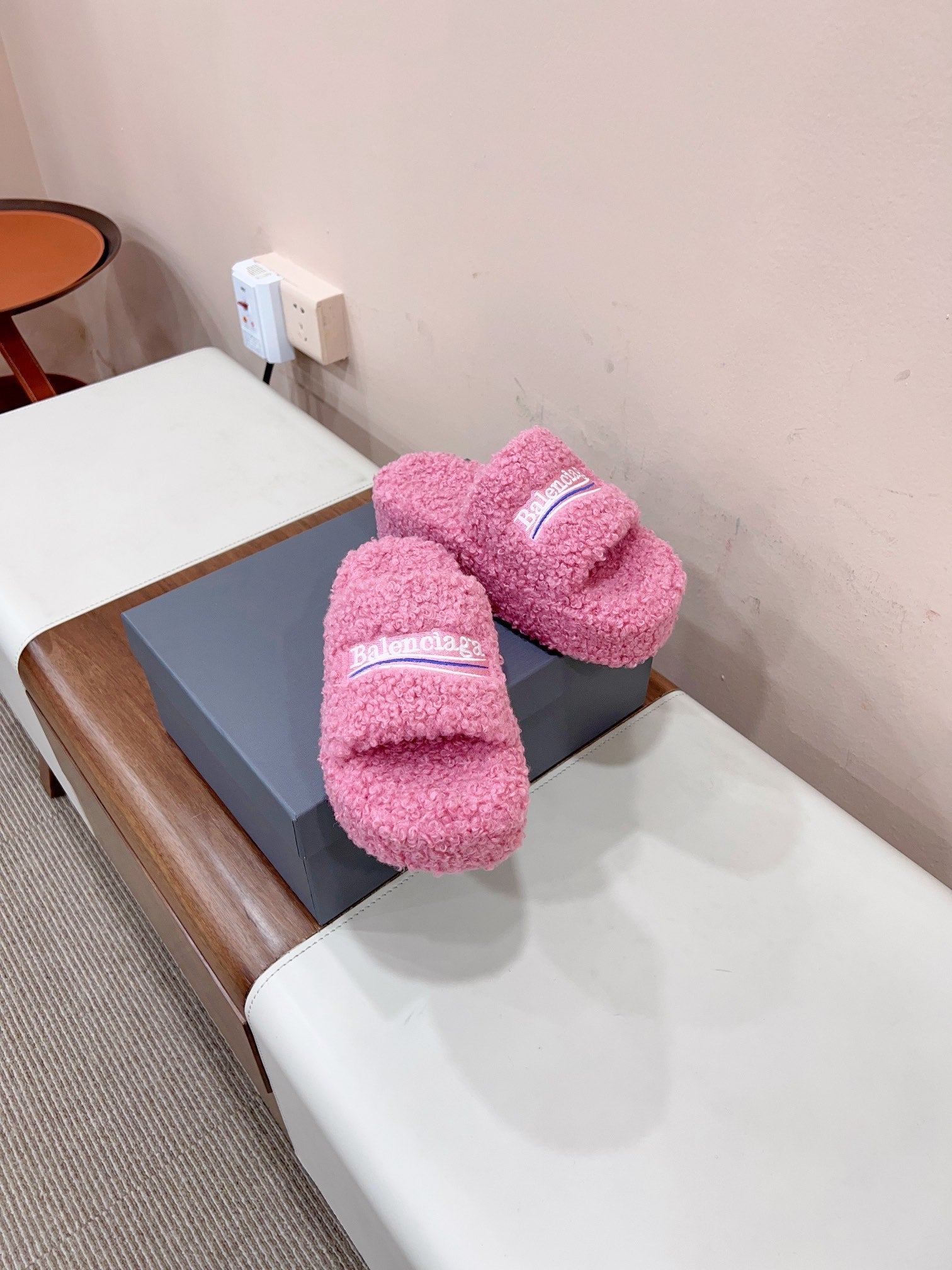 THICK-SOLED SLIPPERS IN PINK WOOL