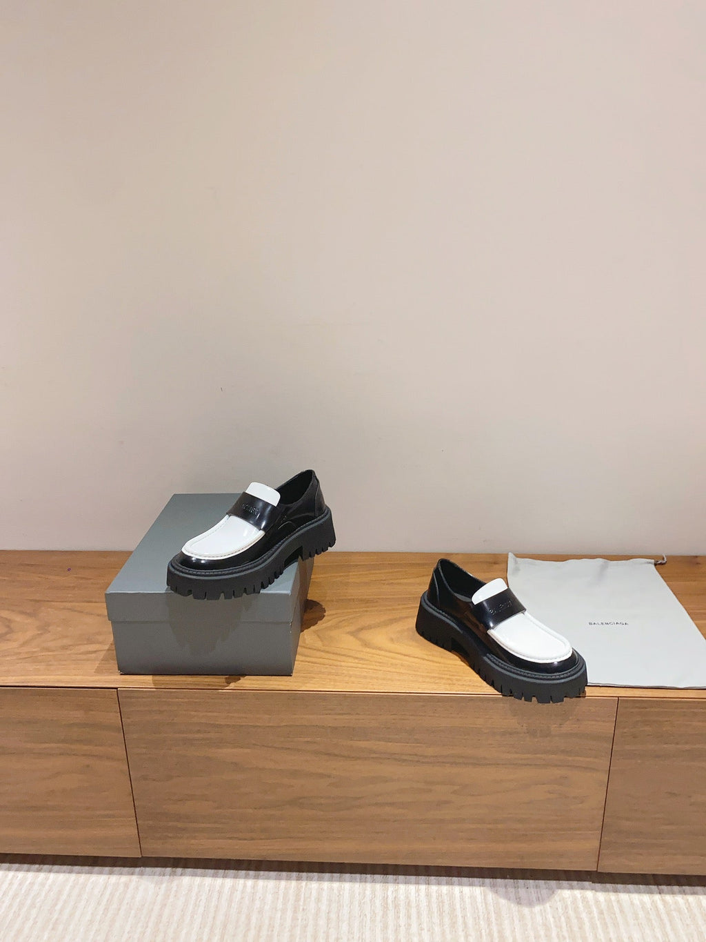 BALENCIAGA 25S LOAFERS IN BLACK MIX WHITE CALFSKIN