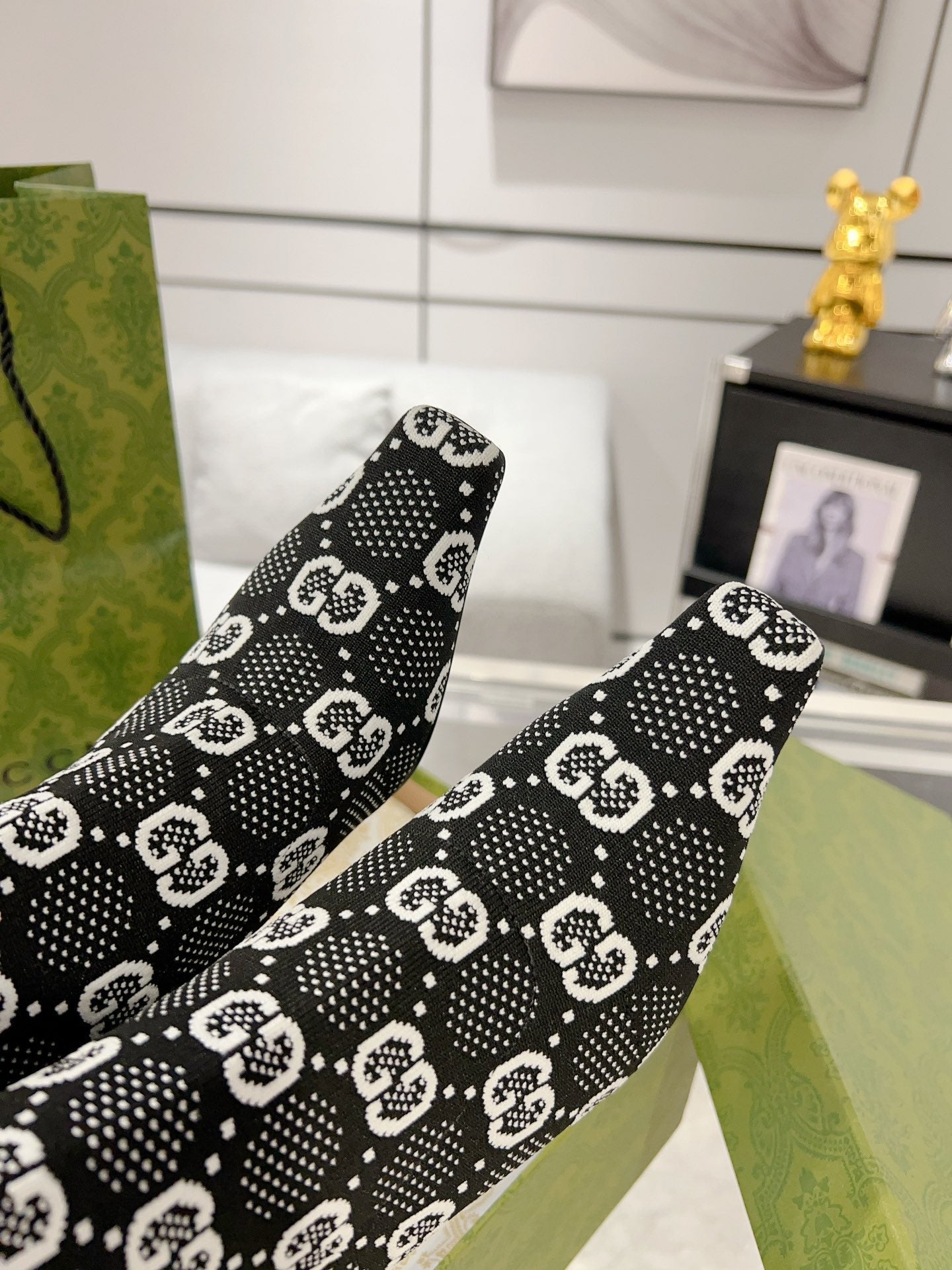 ANKLE BOOTS IN BLACK MIX WHITE KNITTED FABRIC WITH RETRO STYLE