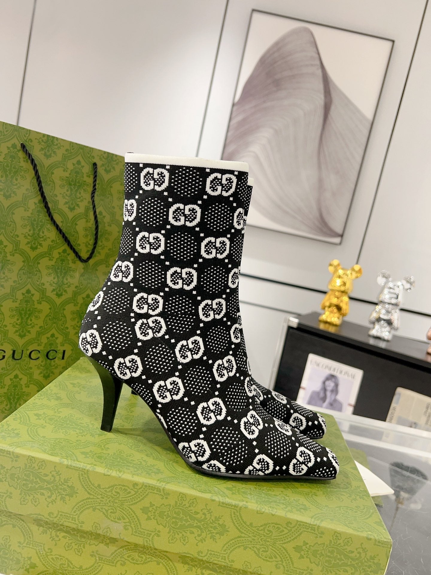 ANKLE BOOTS IN BLACK MIX WHITE KNITTED FABRIC WITH RETRO STYLE
