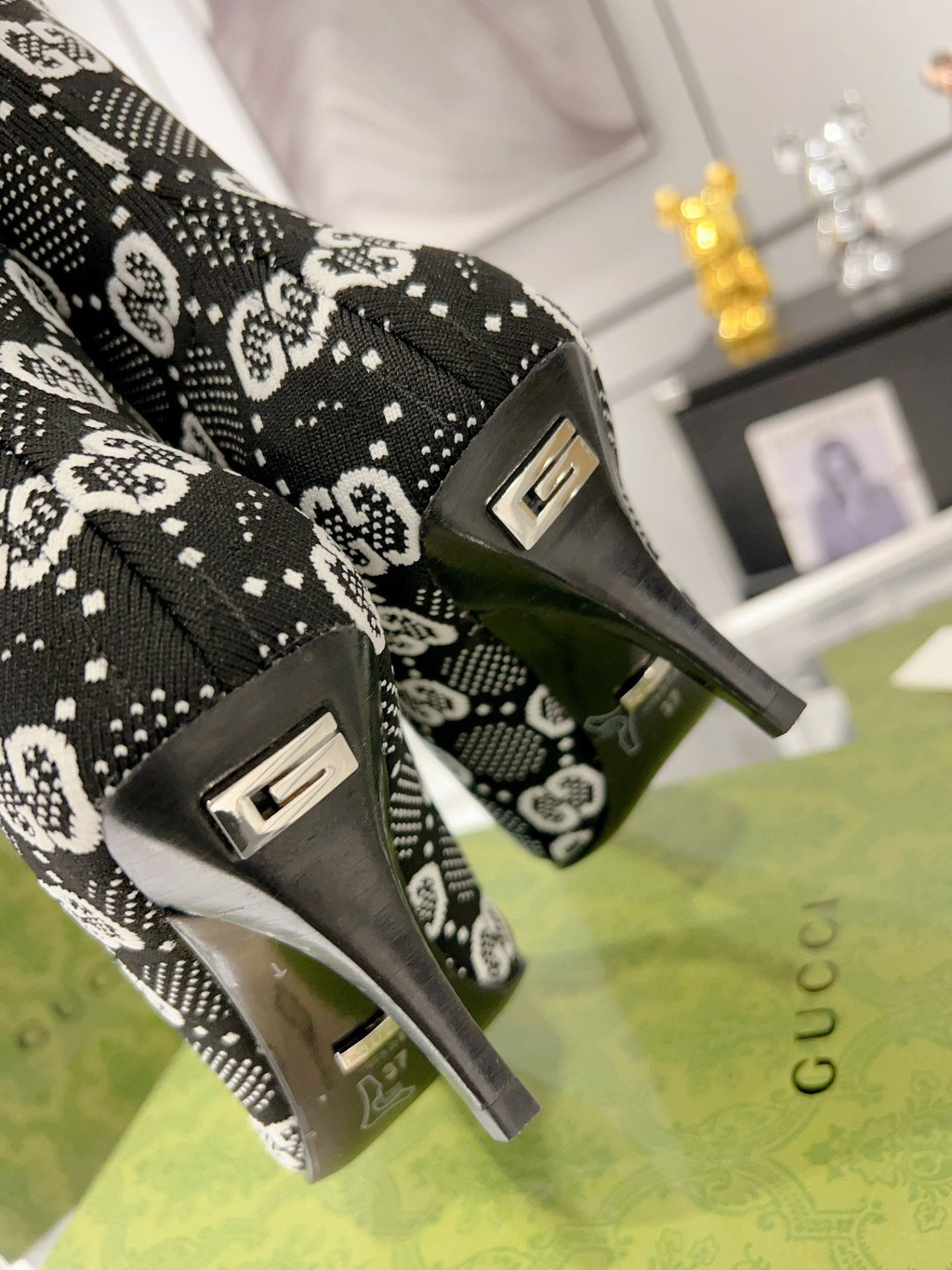 ANKLE BOOTS IN BLACK MIX WHITE KNITTED FABRIC WITH RETRO STYLE