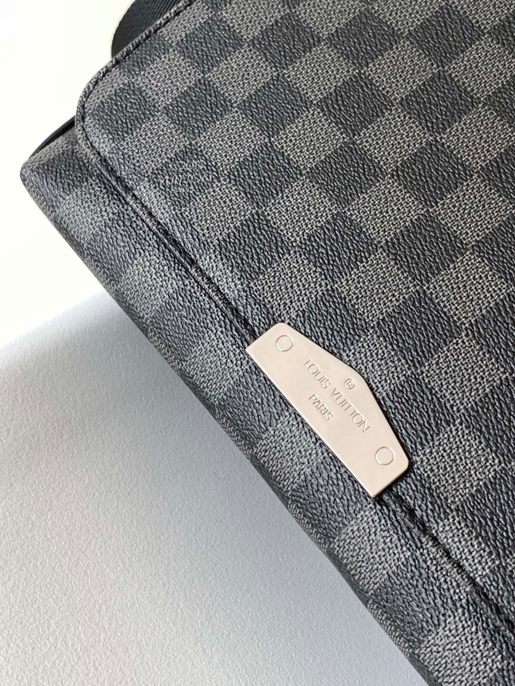 LV 25S SMALL DISTRICT CROSSBODY BAG 25 IN BLACK DAMIER GRAPHITE CANVAS AND CALFSKIN