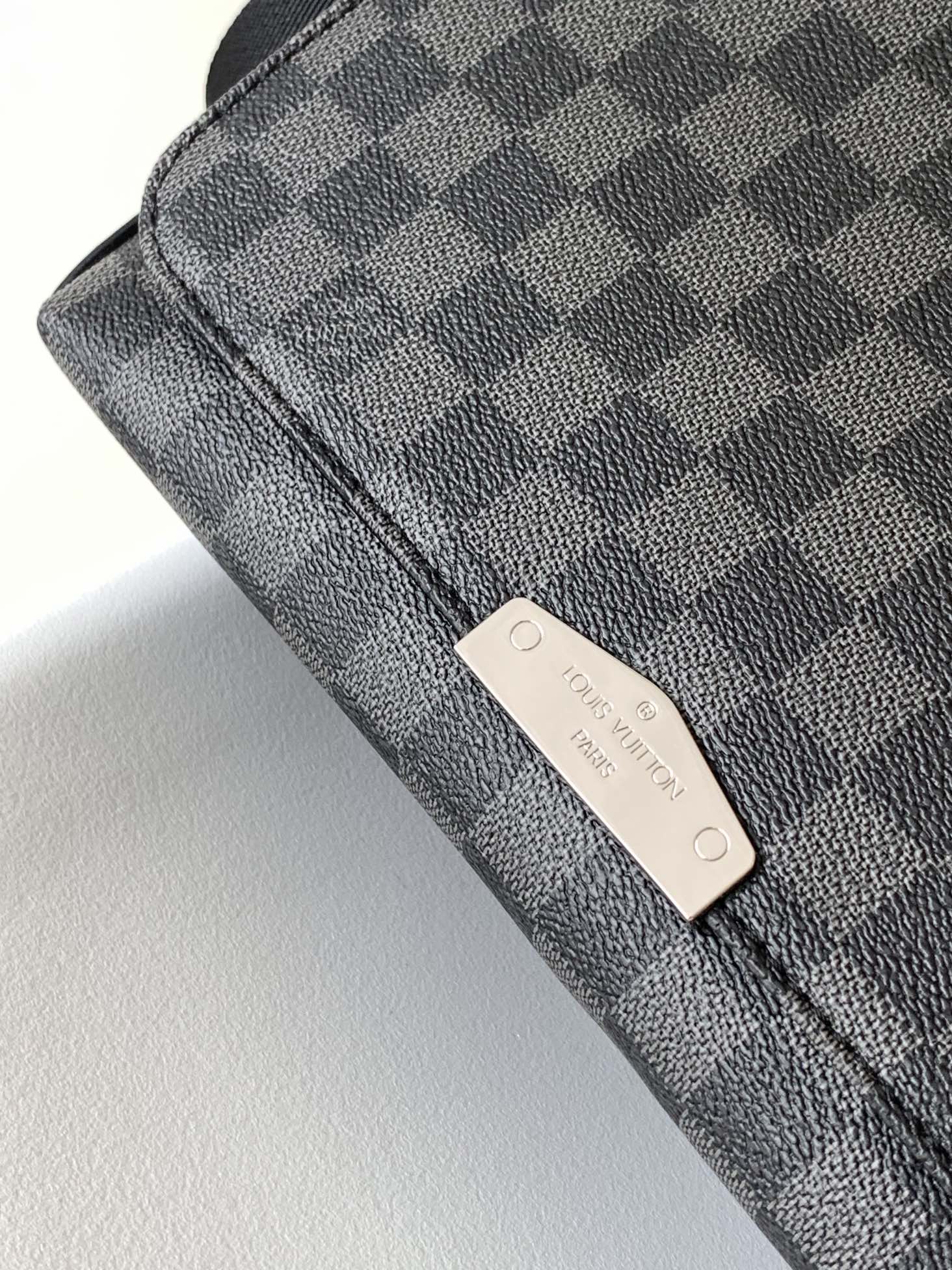 LV 25S SMALL DISTRICT CROSSBODY BAG 25 IN BLACK DAMIER GRAPHITE CANVAS AND CALFSKIN