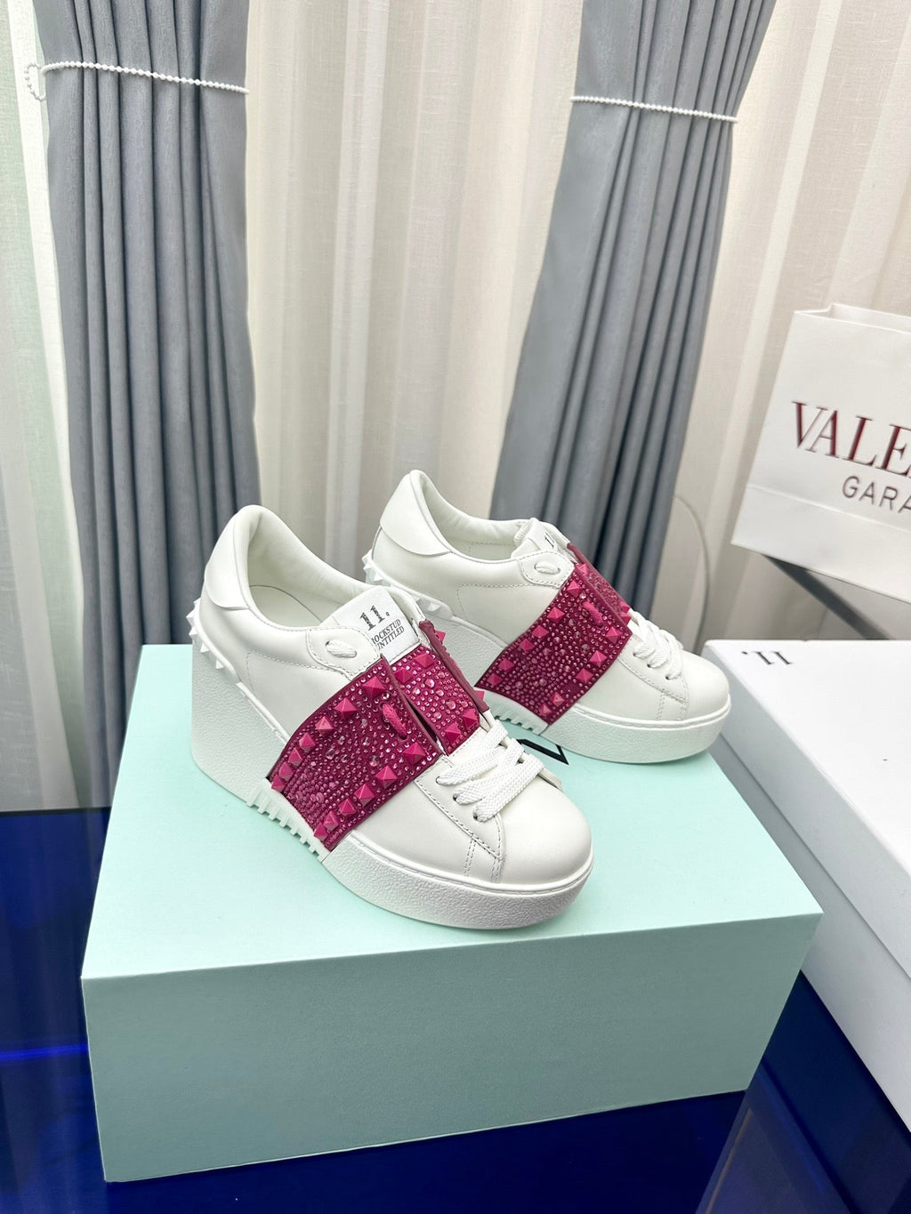 FLATFORM ROCKSTUD UNTITLED SNEAKER IN WHITE MIX MAGENTA PURPLE CALFSKIN WITH RHINSTONES