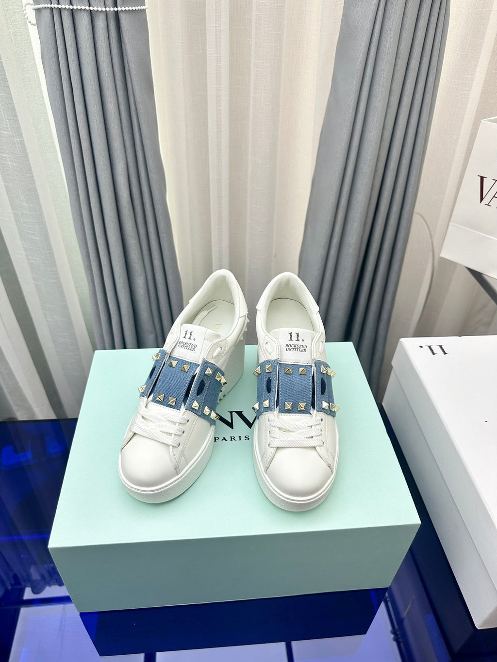FLATFORM ROCKSTUD UNTITLED SNEAKER IN WHITE CALFSKIN MIX AEGEAN BLUE FABRIC