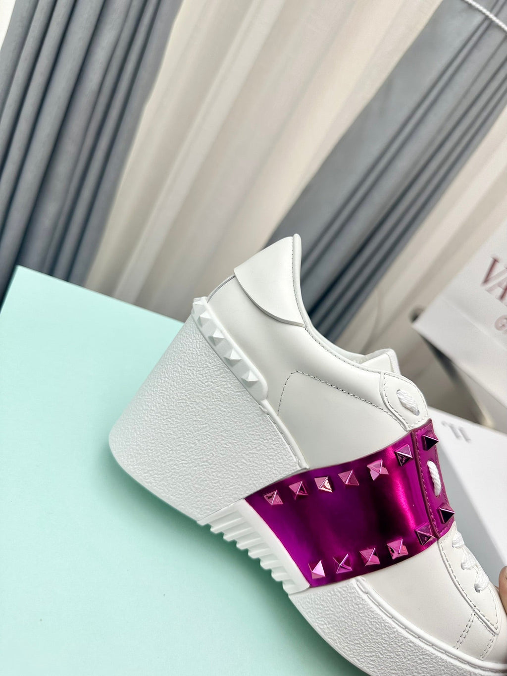 FLATFORM ROCKSTUD UNTITLED SNEAKER IN WHITE MIX MAGENTA PURPLE CALFSKIN