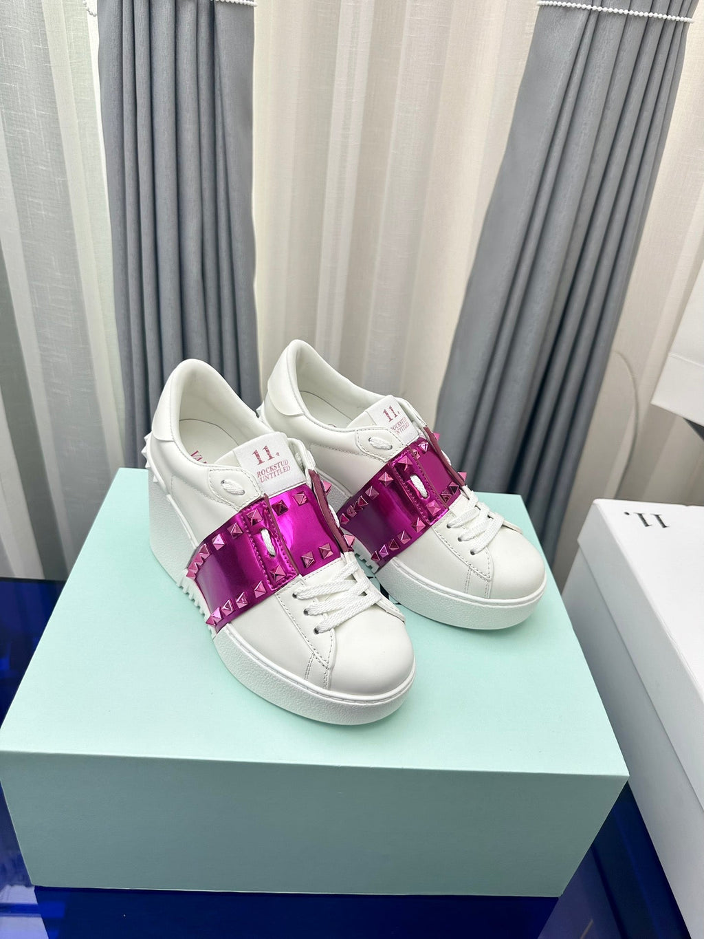 FLATFORM ROCKSTUD UNTITLED SNEAKER IN WHITE MIX MAGENTA PURPLE CALFSKIN