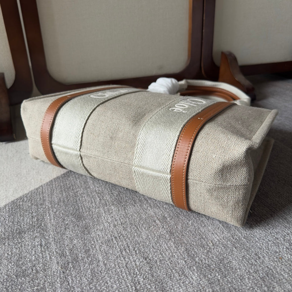 MEDIUM WOODY TOTE BAG 37 IN BEIGE LINEN CANVAS WEBBING LOGO EMBROIDERY BROWN CALFSKIN