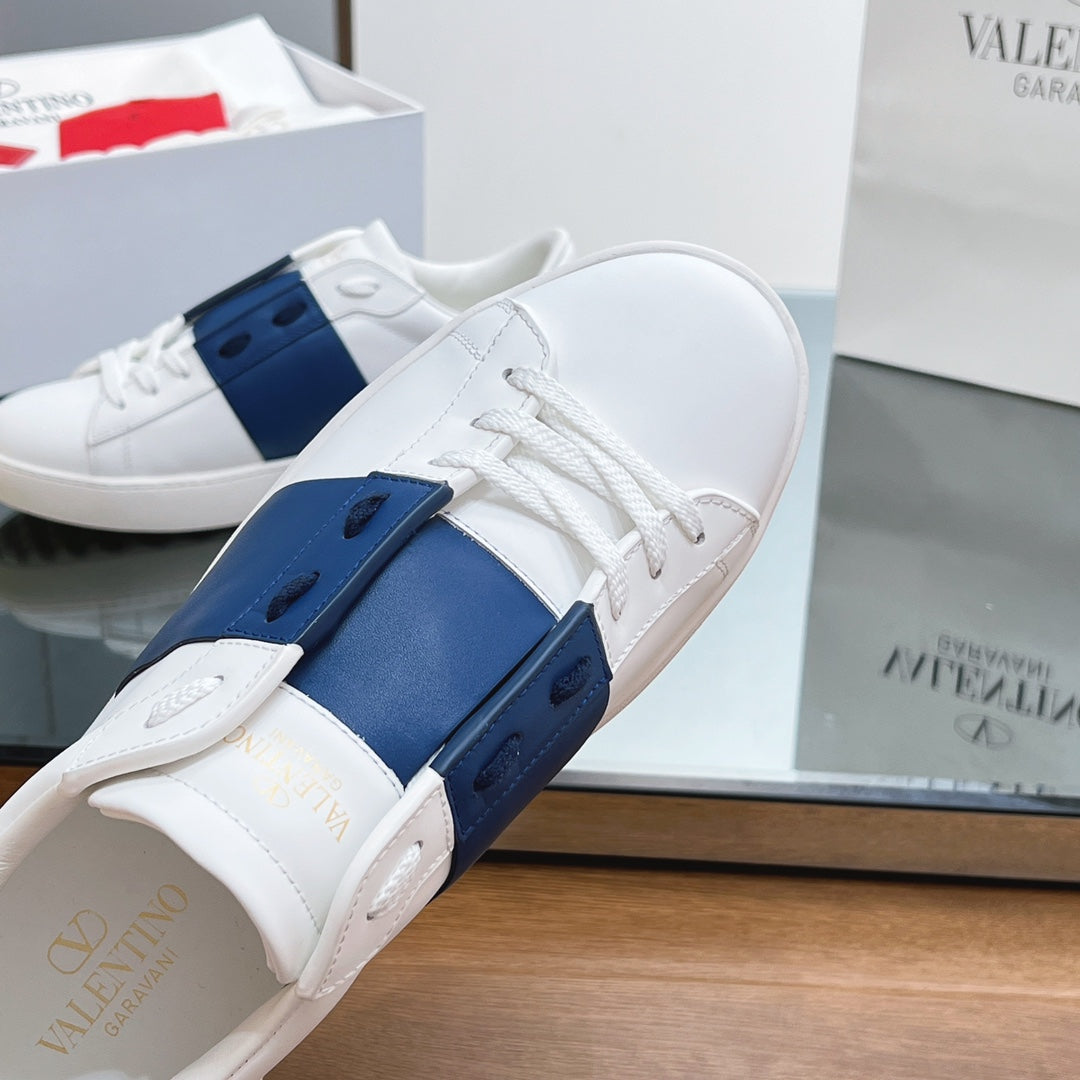 VALENTINO 25S GARAVANI ROCKSTUD UNTITLED SNEAKERS IN WHITE MIX DARK BLUE LAMBSKIN