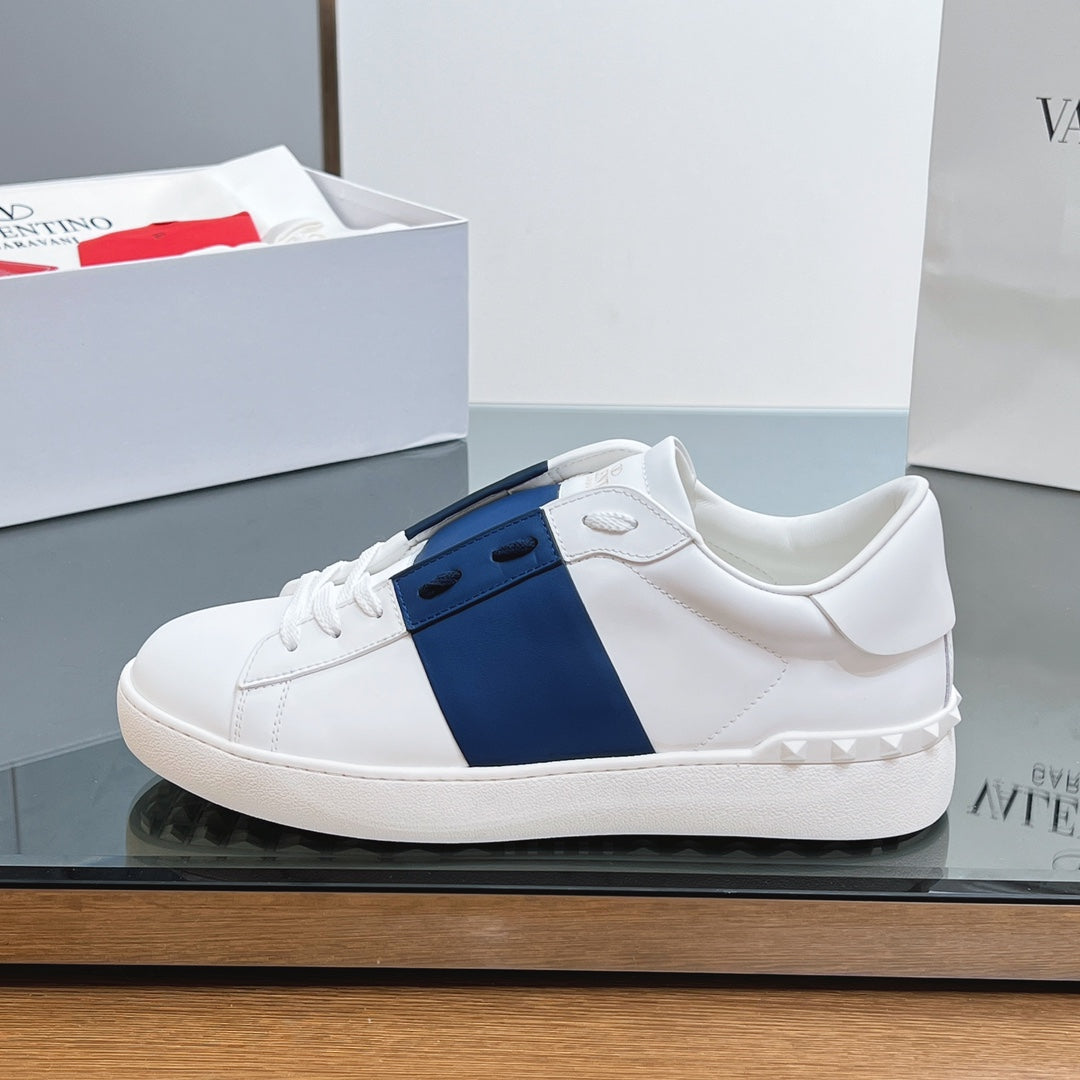 VALENTINO 25S GARAVANI ROCKSTUD UNTITLED SNEAKERS IN WHITE MIX DARK BLUE LAMBSKIN