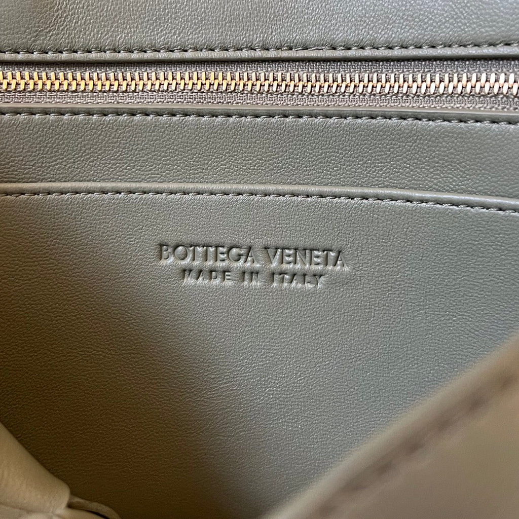 SMALL ANDIAMO 29 IN ECRU BEIGE LAMBSKIN