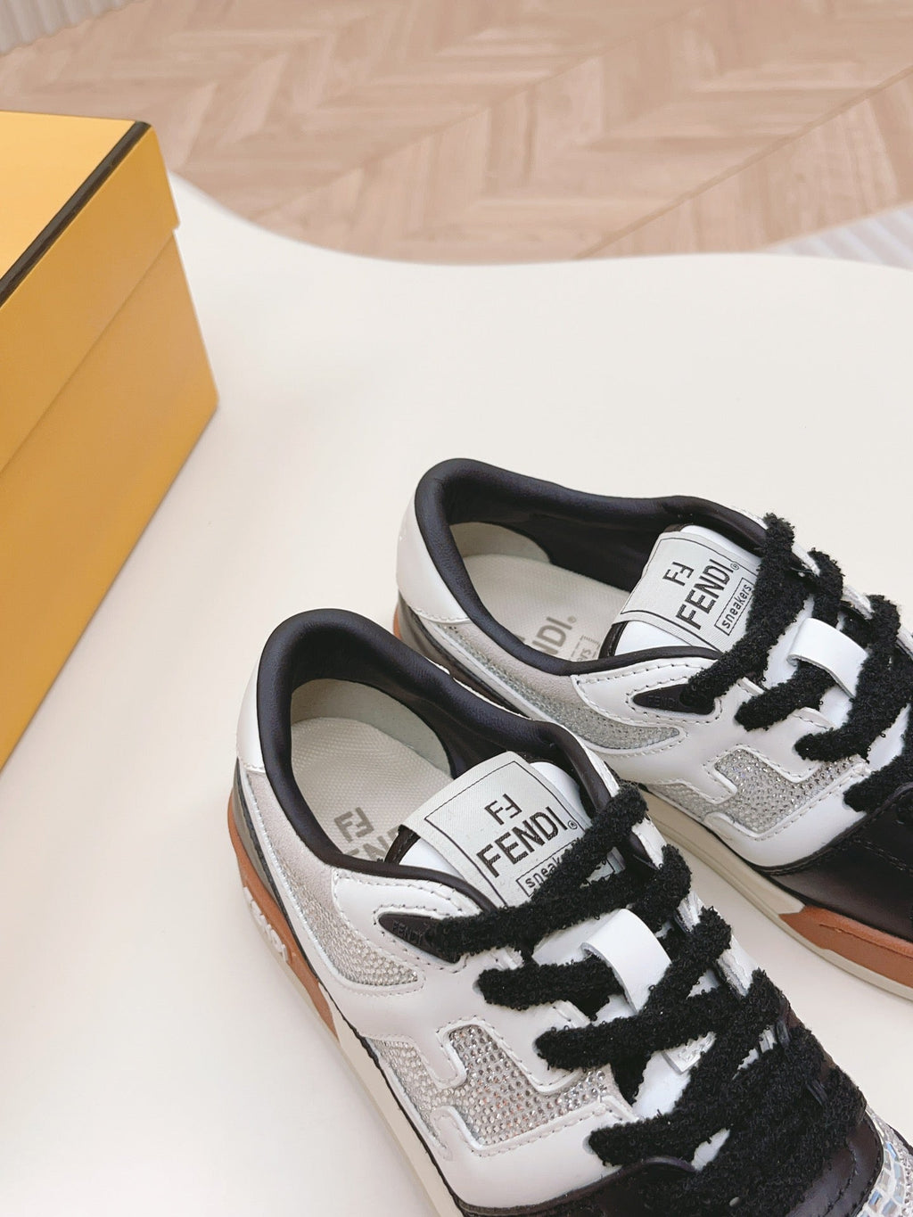 FENDI CASUAL SNEAKER IN BLACK MIX WHITE CALFSKIN ATTACH RHINSTONES