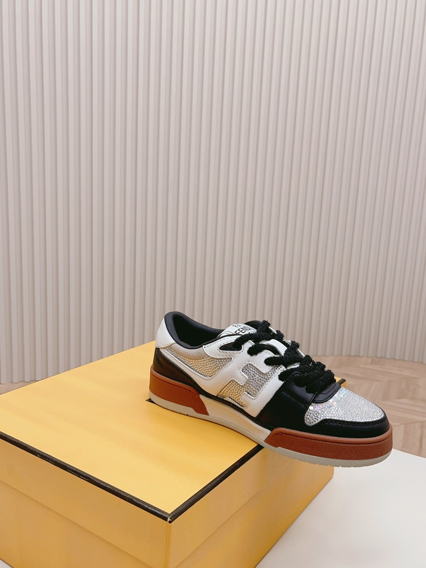 FENDI CASUAL SNEAKER IN BLACK MIX WHITE CALFSKIN ATTACH RHINSTONES