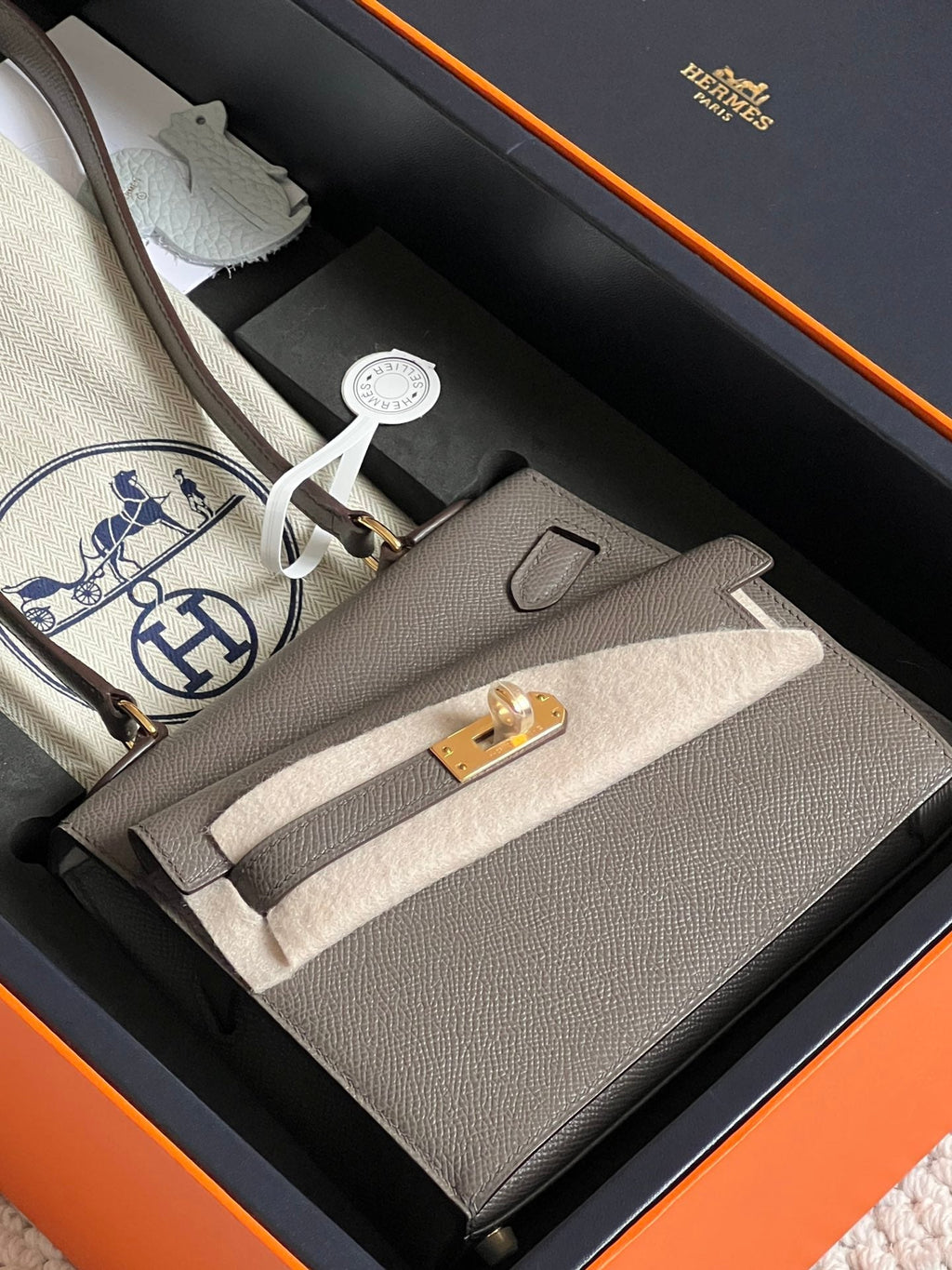 KELLY DESORDRE 20 IN MEDIUM BROWN EPSOM LEATHER WITH GOLD HARDWARE