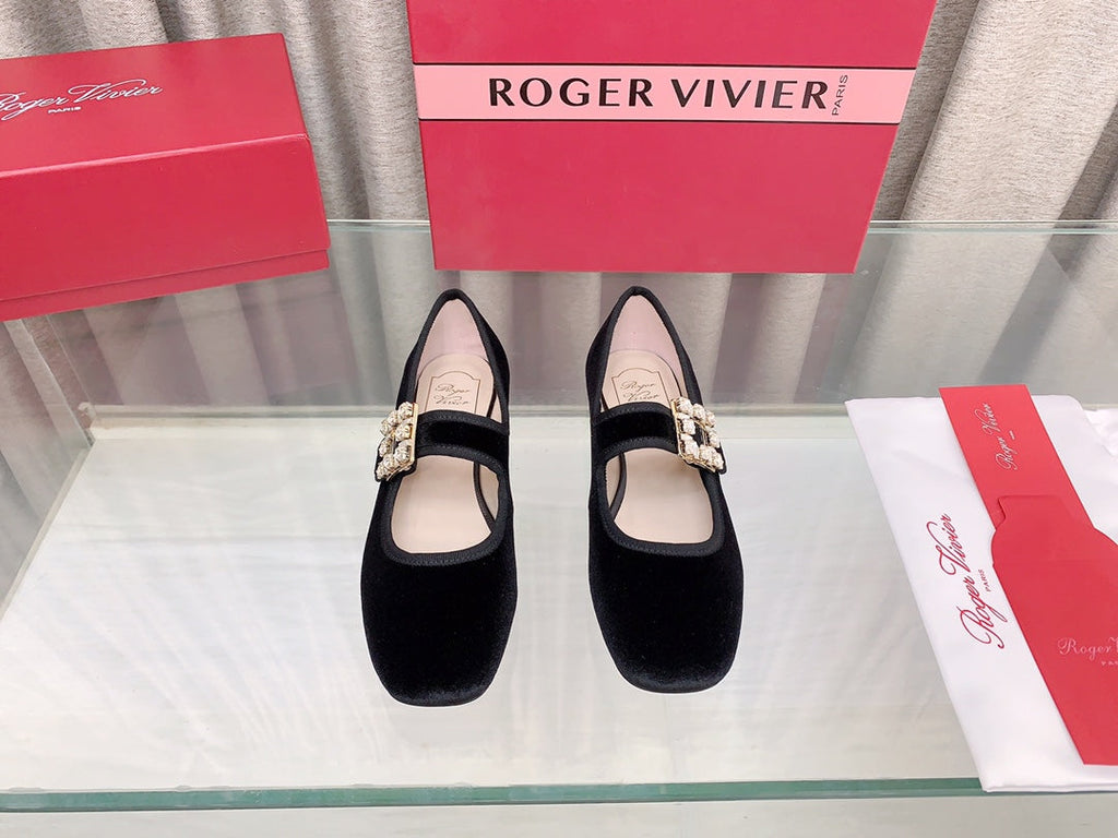 TRÈS VIVIER MARY JANE IN BLACK VELVET CRYSTAL BUCKLE