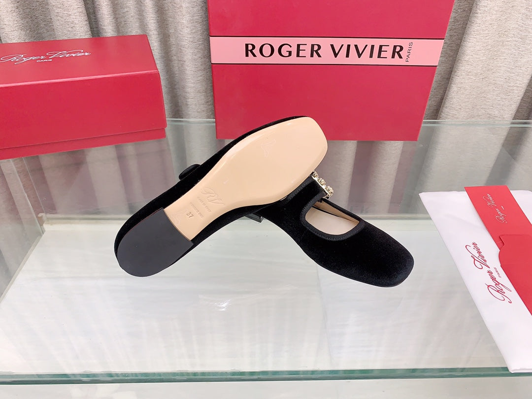 TRÈS VIVIER MARY JANE IN BLACK VELVET CRYSTAL BUCKLE