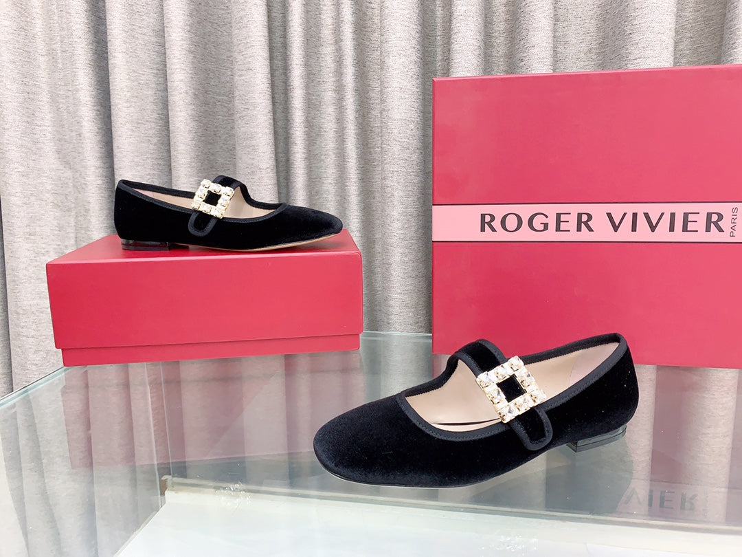 TRÈS VIVIER MARY JANE IN BLACK VELVET CRYSTAL BUCKLE
