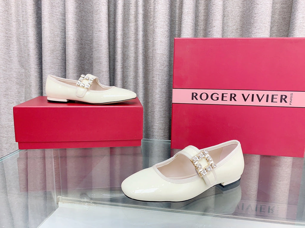 TRÈS VIVIER MARY JANE OFF WHITE PATENT CALFSKIN CRYSTAL BUCKLE