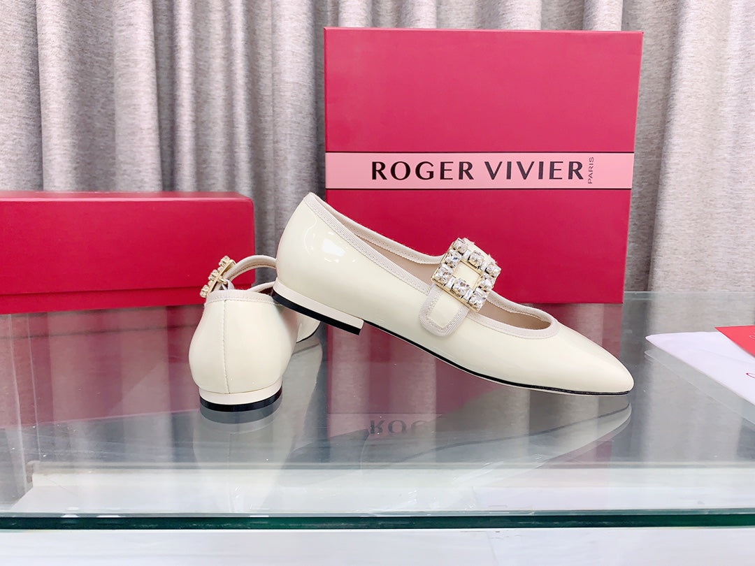 TRÈS VIVIER MARY JANE OFF WHITE PATENT CALFSKIN CRYSTAL BUCKLE