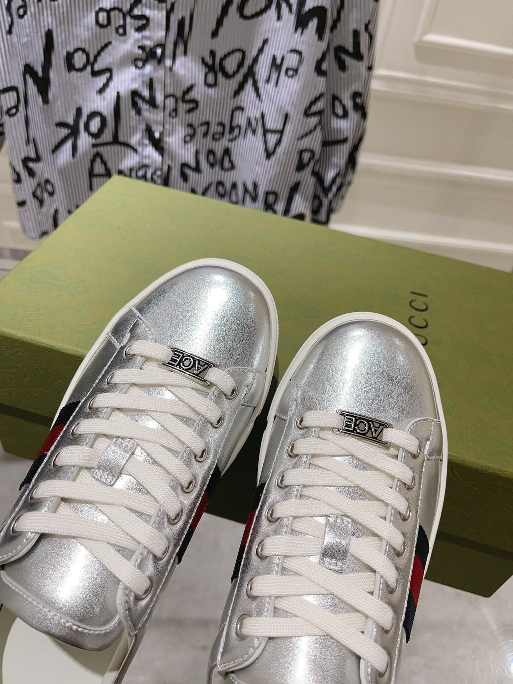 GG ACE GG SUPREME TRAINER SILVER CALFSKIN