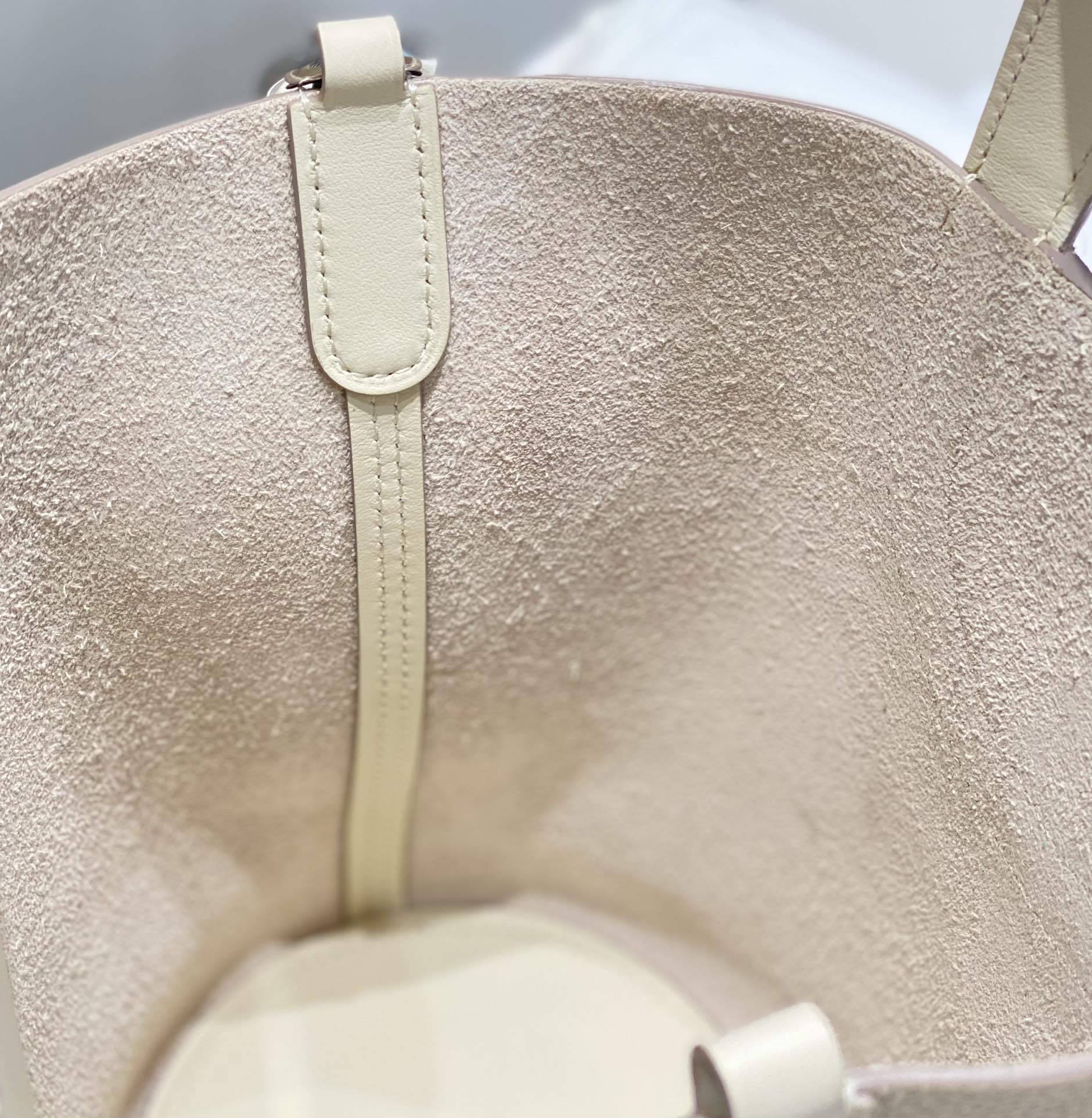 HERMES 25S IN THE LOOP 18 IN IVORY CALFSKIN SILVER HARDWARE