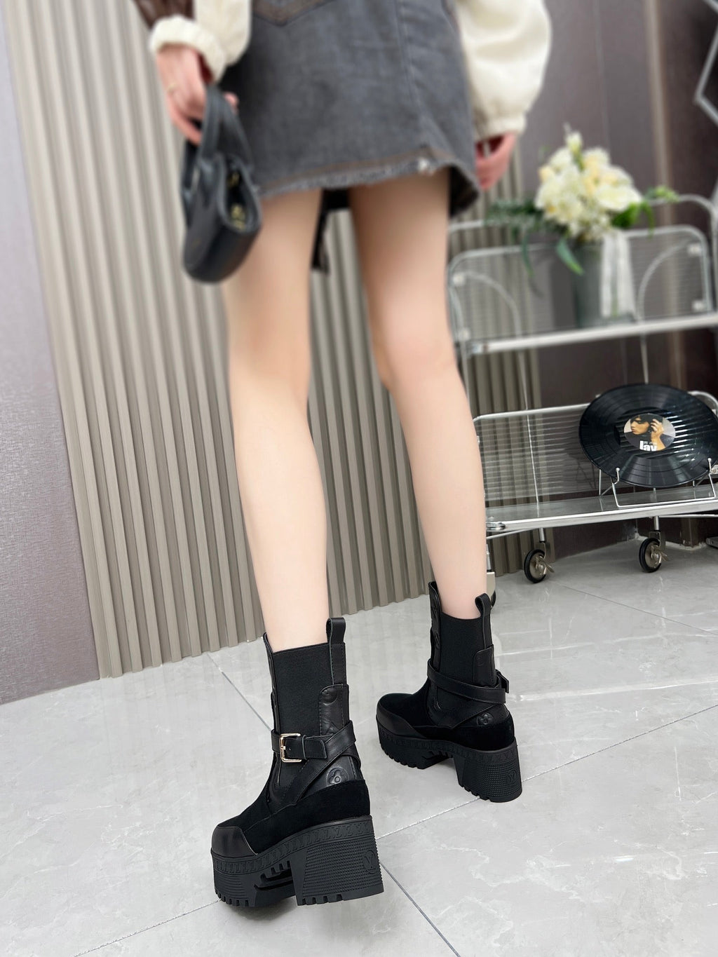 LAUREATE PLATFORM DESERT BOOT IN BLACK SUEDE AND CALFSKIN