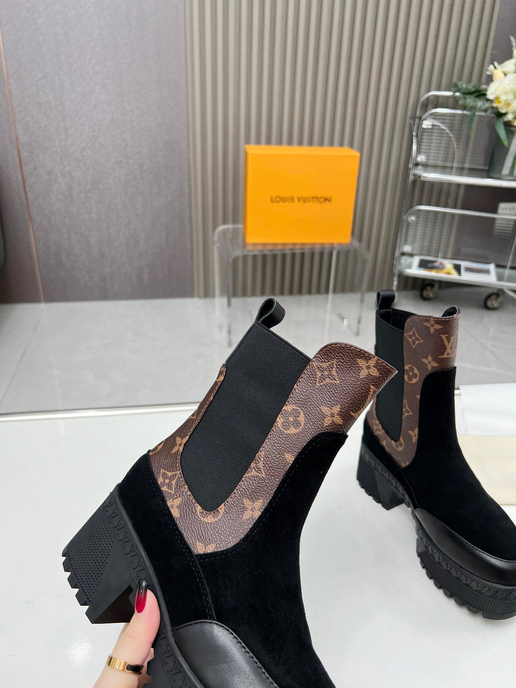 LV WOMEN SHORT BOOT IN BLACK SUEDE AND CHOCOLATE BROWN CALFSKIN
